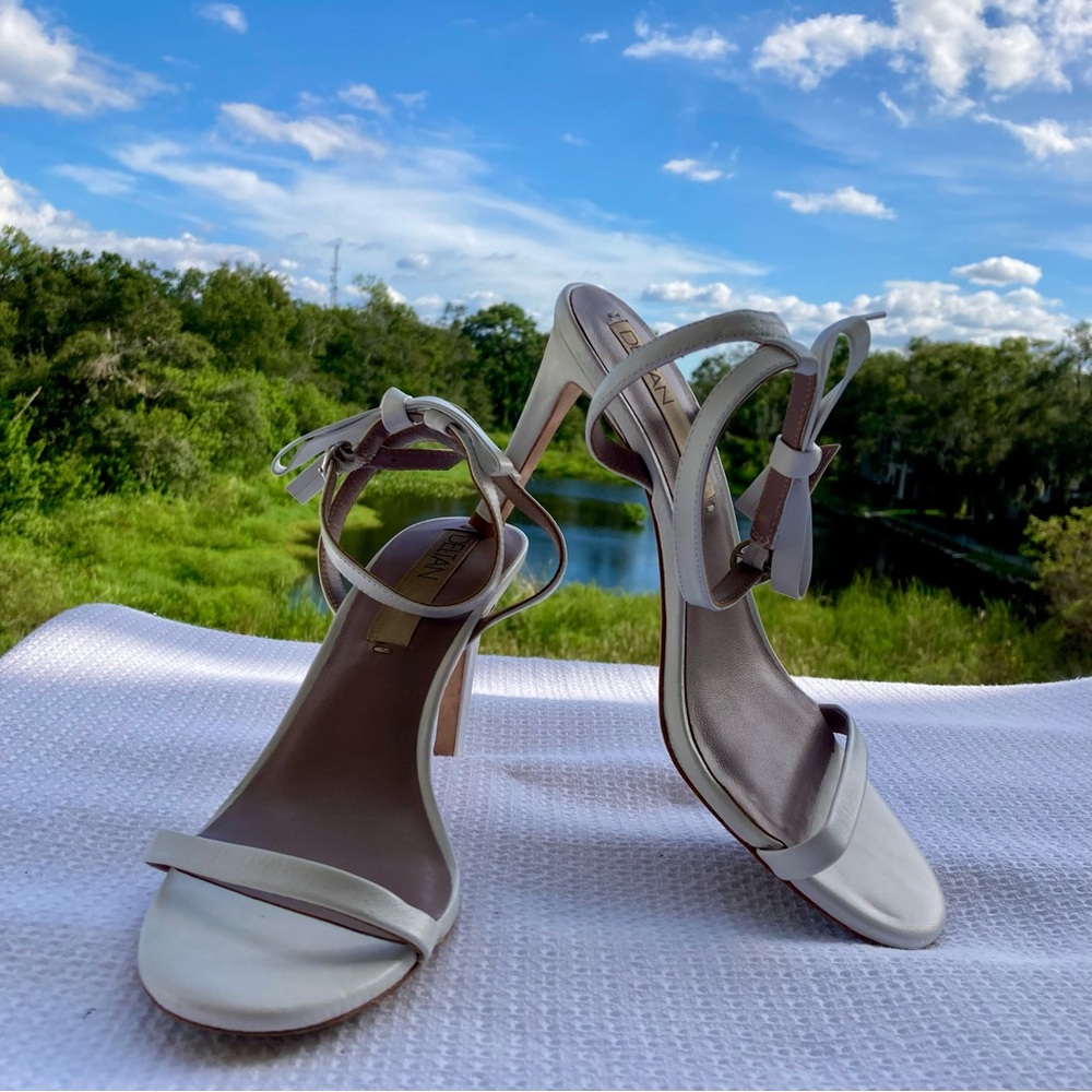 Elegant Cream Strappy Heels SIZE:9
